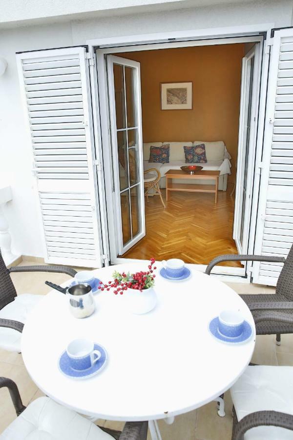 Apartment And Rooms Villa Kolonada Vodice Extérieur photo